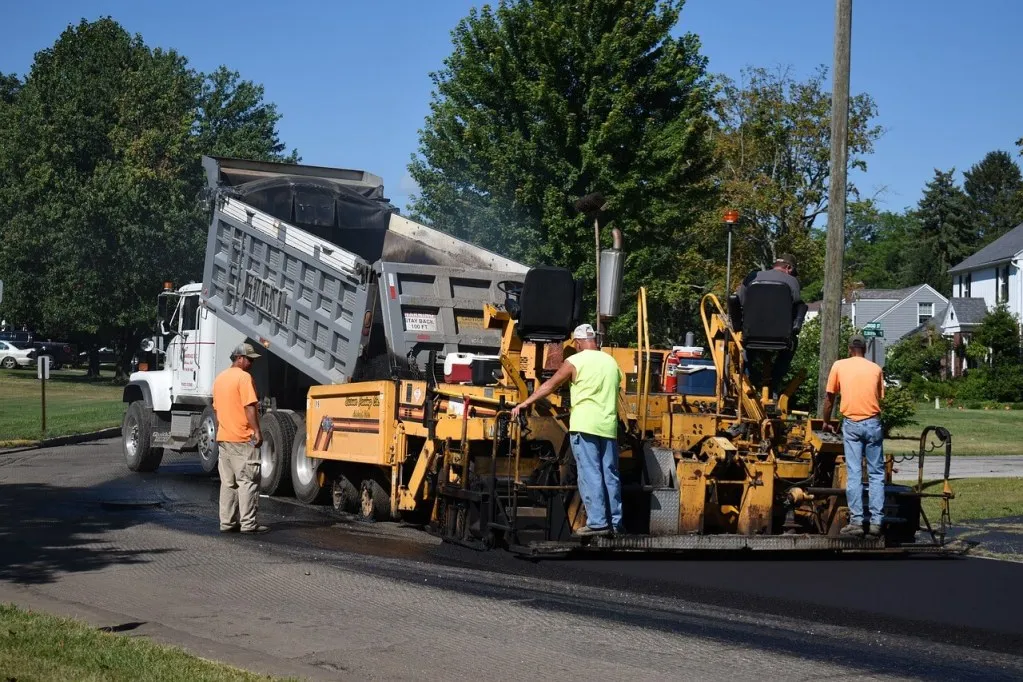 6 Tips For Choosing The Right Commercial Asphalt Contractor